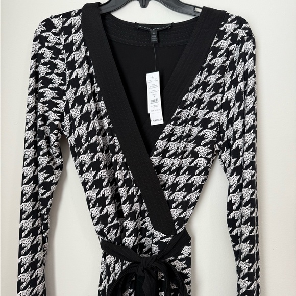 NEW White House Black Market Reversible A-Line Wrap Dress Size 8 Black White - Picture 2 of 14